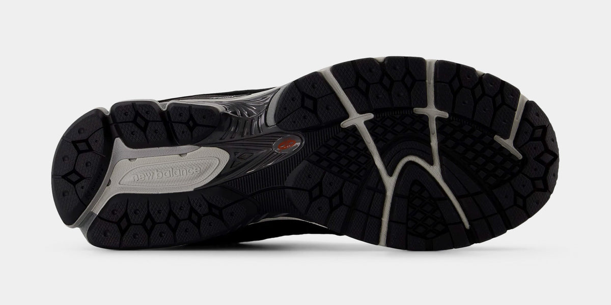 2002R Mens Running Shoes (Black/Grey)