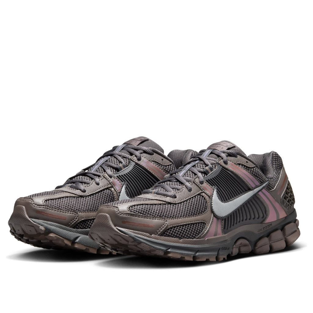 Nike Zoom Vomero 5 Cave Stone Sneakers