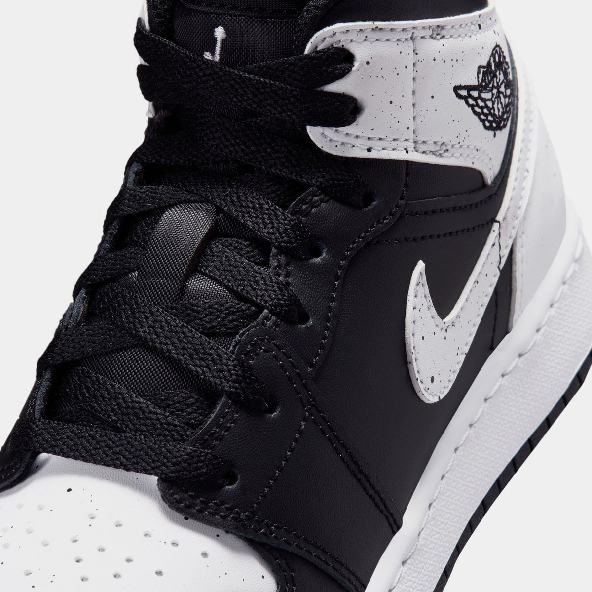 Air Jordan 1 Mid SE Oreo Grade School Lifestyle Shoes (Black/Black/White)