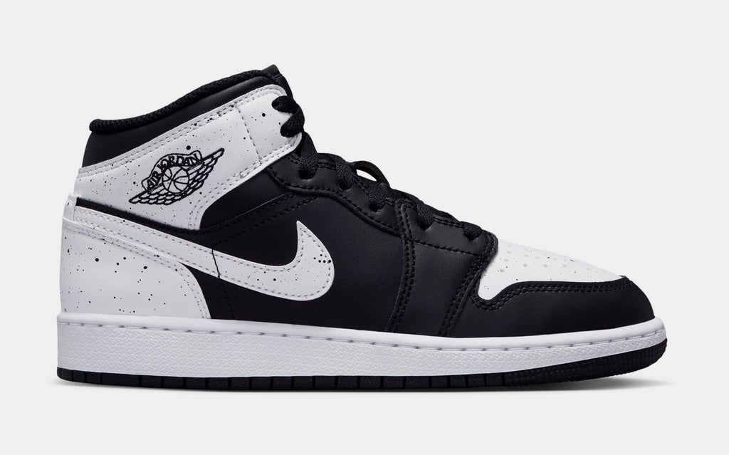 Air Jordan 1 Mid SE Oreo Grade School Lifestyle Shoes (Black/Black/White)