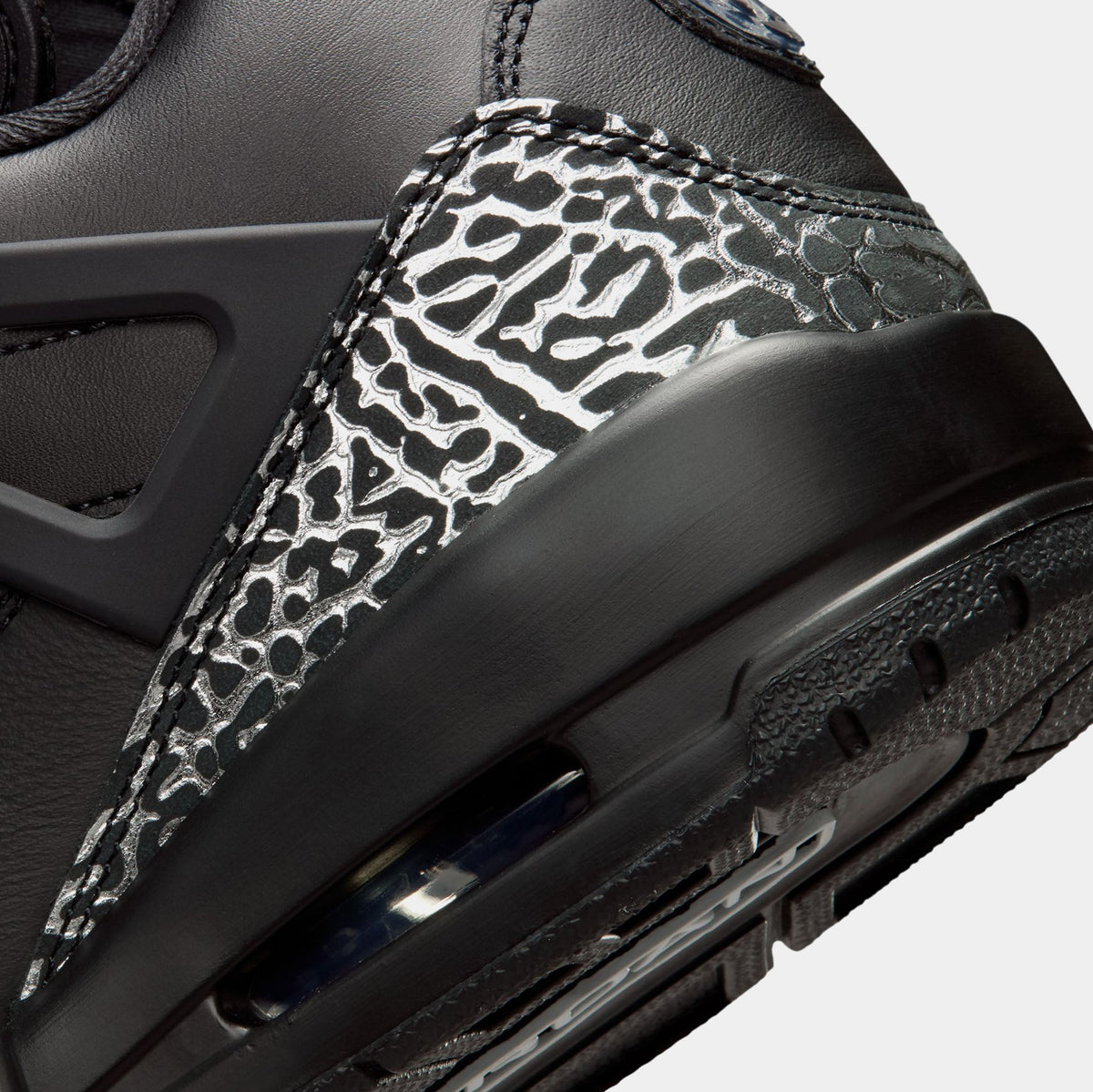Spizike Low Mens Basketball Shoes (Black/Black/Metallic Silver)