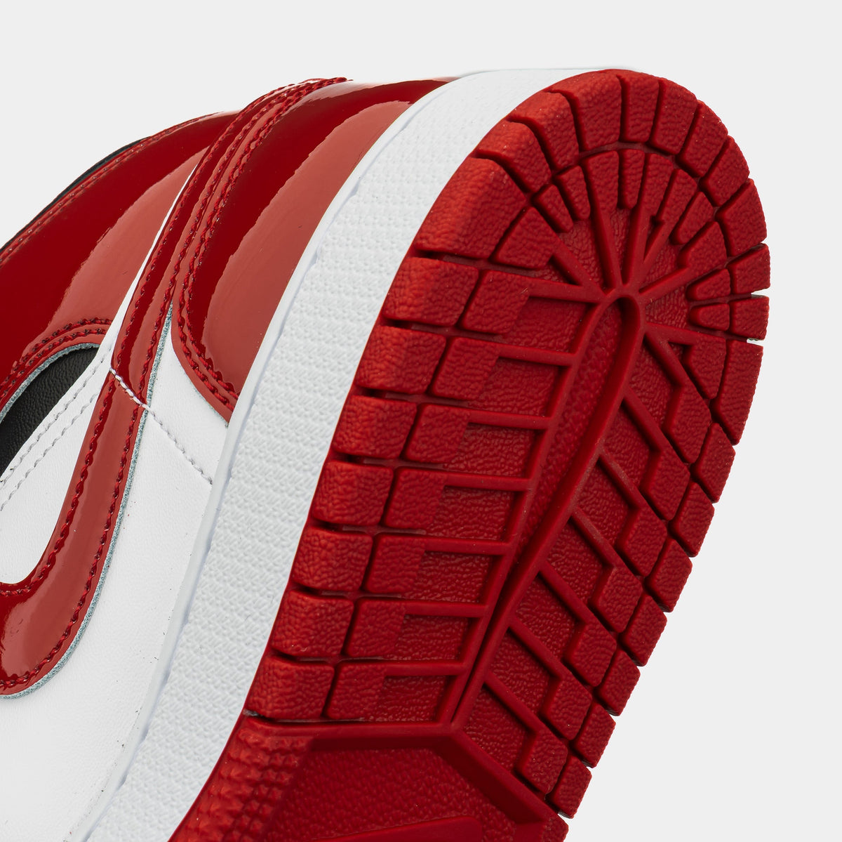 Air Jordan 1 Mid SE Grade School Lifestyle Shoes (Black/Varsity Red/White)