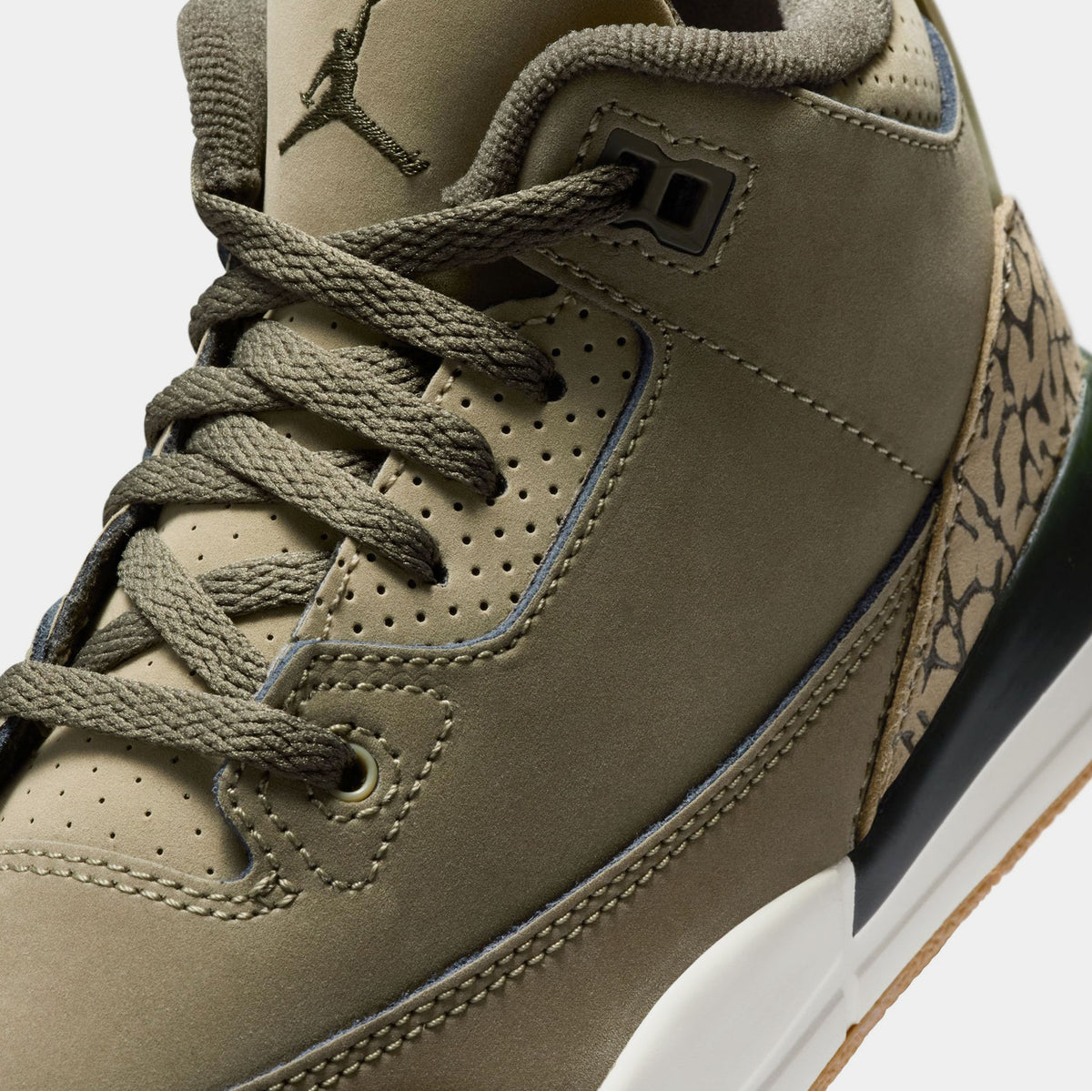 Air Jordan 3 Retro Medium Olive Preschool Lifestyle Shoes (Medium Olive/Sequoia/Neutral Olive/Sail/Total Crimson)