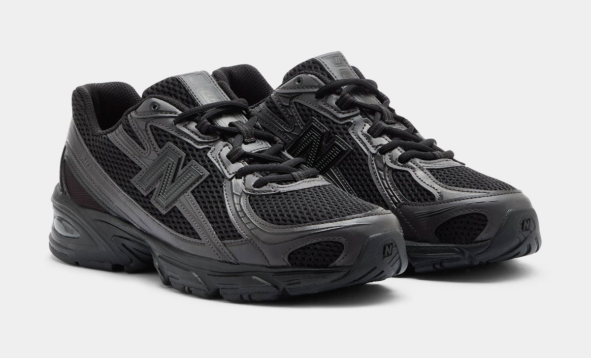 740 Mens Running Shoes (Black/Cement Grey)