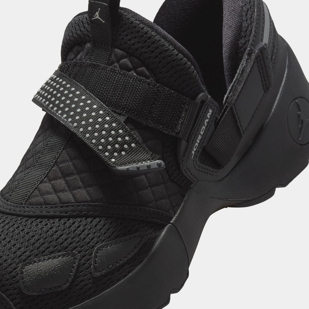 Trunner LX Womens Running Shoes (Black/Black/Black)