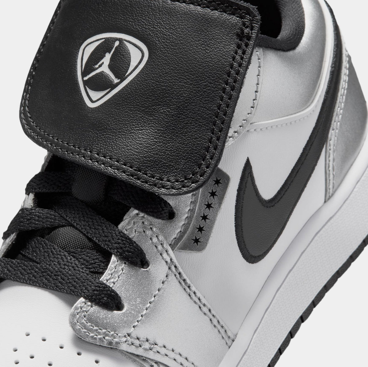 Air Jordan 1 Low SE Grade School Lifestyle Shoes (White/White/Metallic Silver/Black)