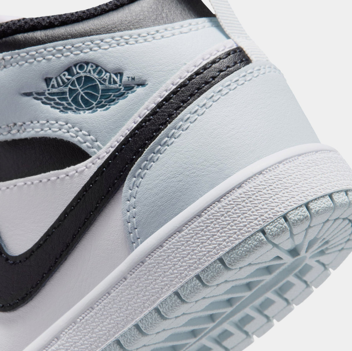 Air Jordan 1 Mid Preschool Lifestyle Shoes (Black/Aura/Squadron Blue/Black)