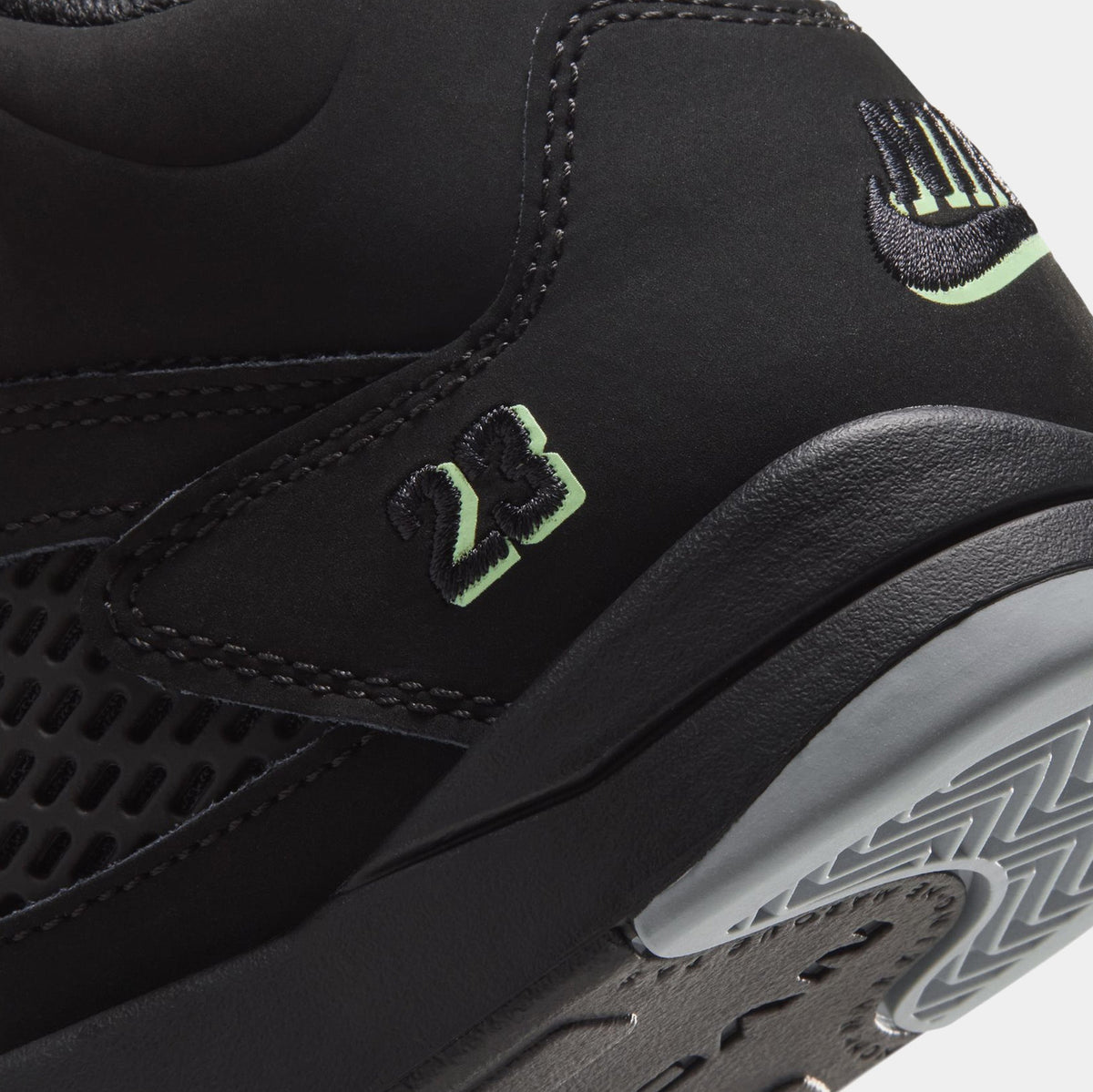 Air Jordan 5 Retro Halloween Preschool Lifestyle Shoes (Black/Black/Picante Red/Glow N The Dark)