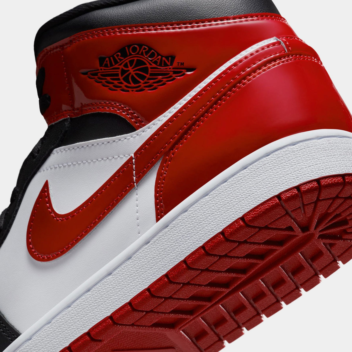 Air Jordan 1 Mid SE Mens Basketball Shoes (Black/White/Varsity Red)