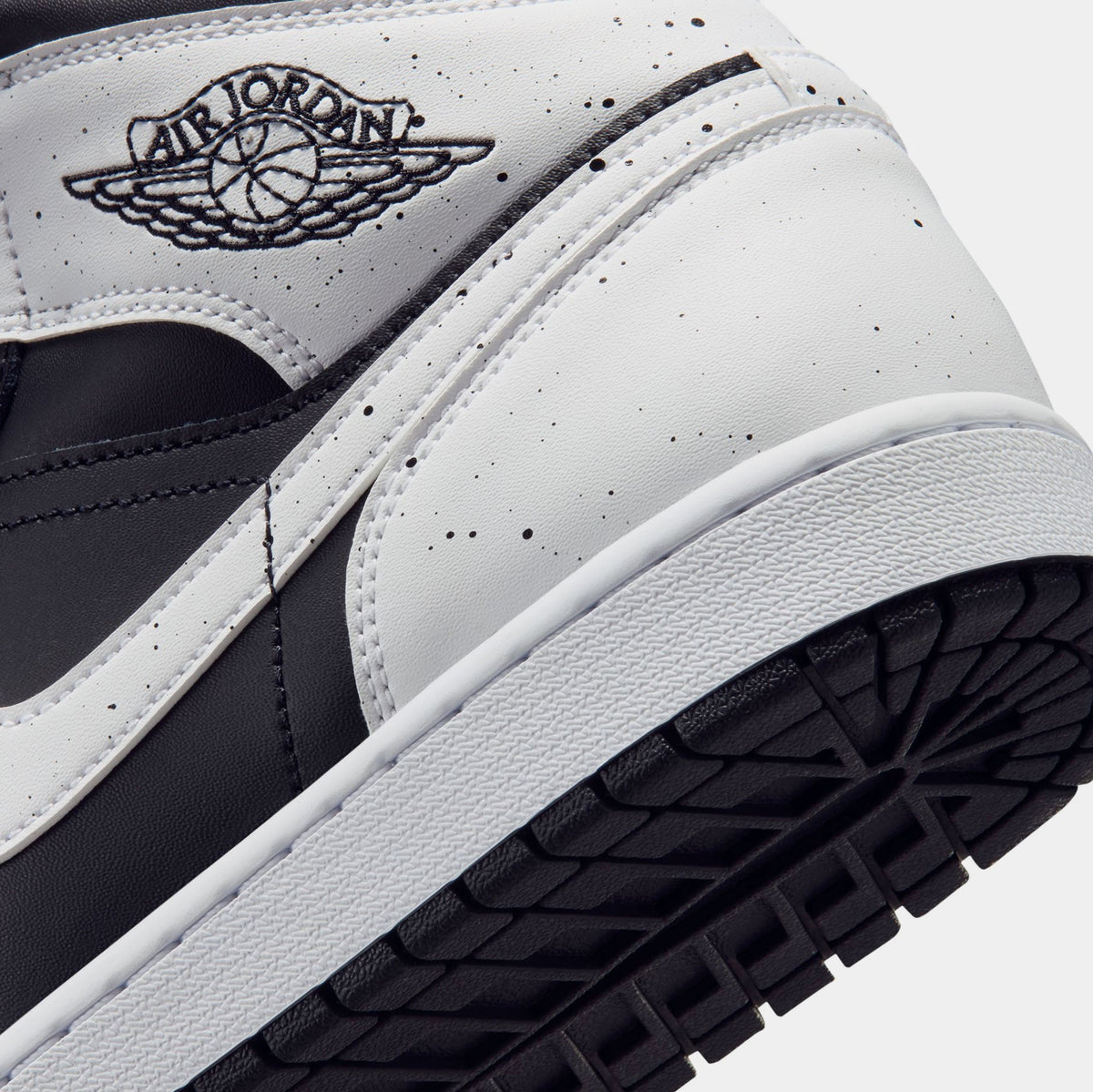 Air Jordan 1 Mid SE Oreo Mens Lifestyle Shoes (Black/Black/White)