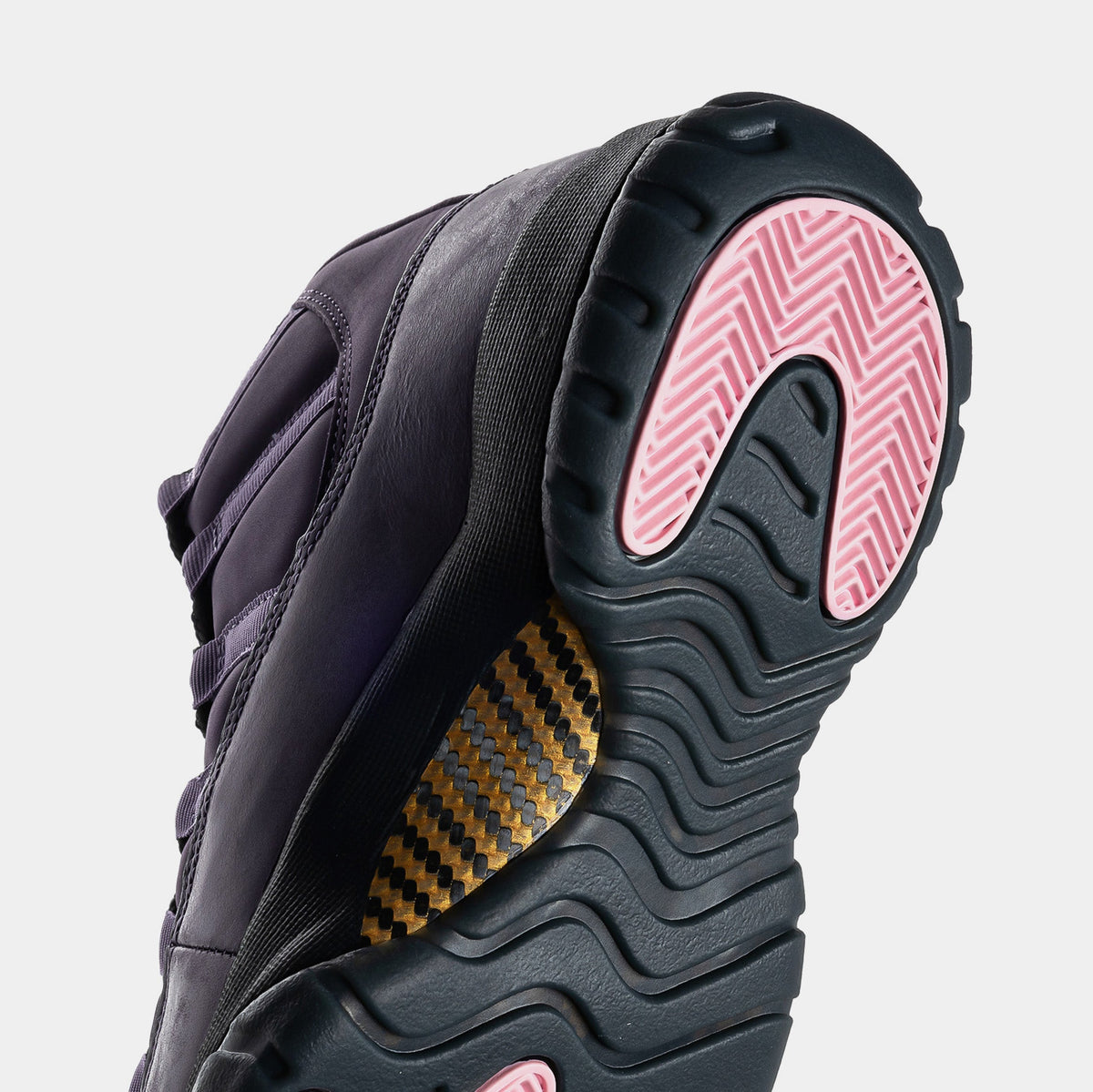 Air Jordan 11 Retro Mojave Mens Lifestyle Shoes (Canyon Purple/Off Noir/Violet Dust)