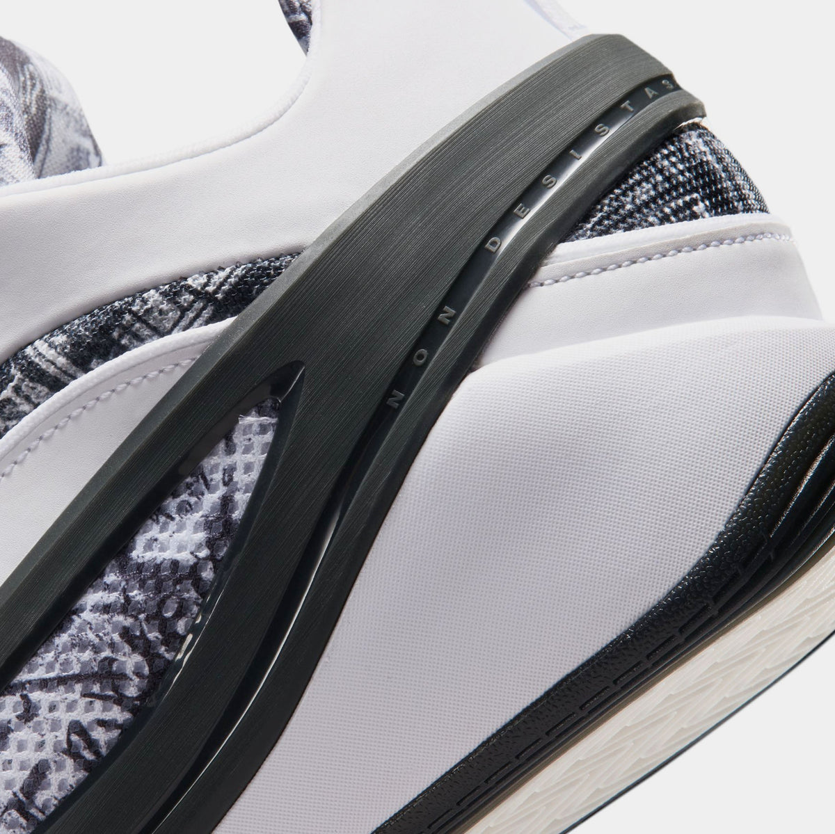 Luka 5 Mens Basketball Shoes (White/Black)