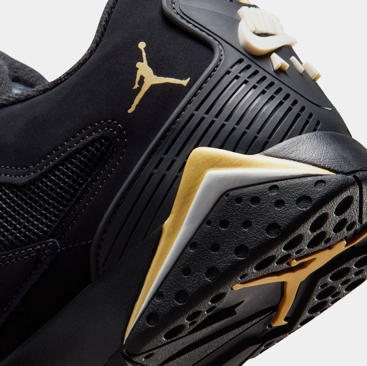 MVP 92 Mens Basketball Shoes (Black/Metallic Gold/Sail)