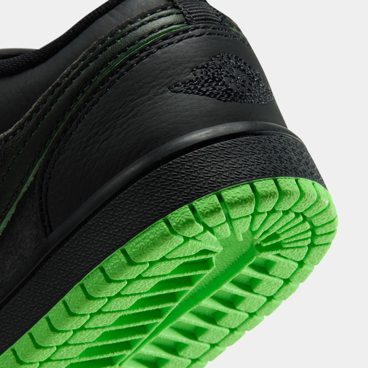 Air Jordan 1 Low Halloween Preschool Lifestyle Shoes (Black/Black/Scream Green/Dark Smoke Grey)