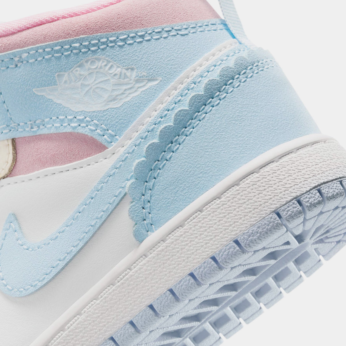 Jordan 1 Mid SE Love Is In The Air Preschool Lifestyle Shoes (Half Blue/Pale Ivory/White/Half Blue)