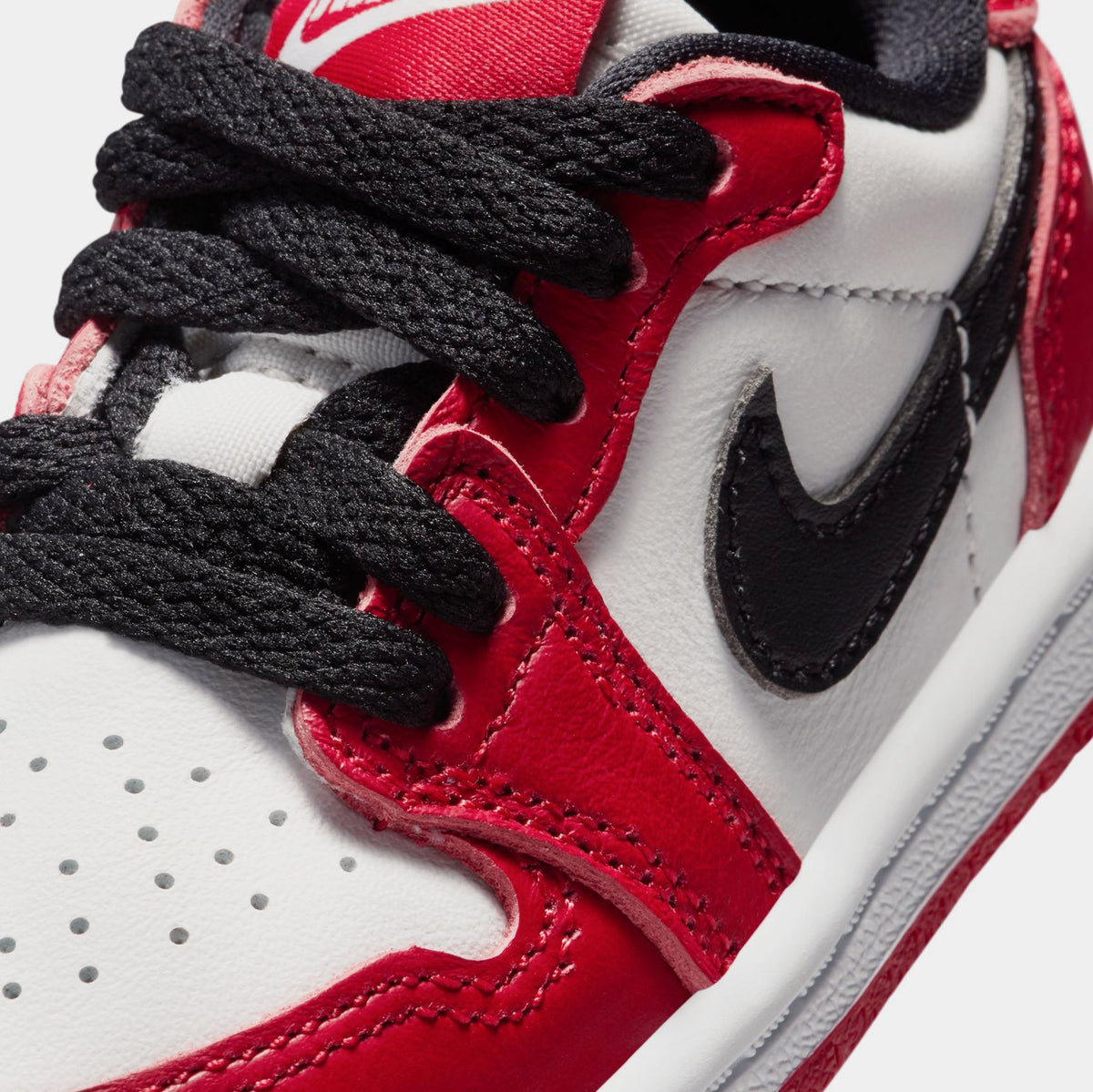 Air Jordan 1 Retro Low OG Chicago Infant Toddler Lifestyle Shoes (Varsity Red/Black/Summit White)