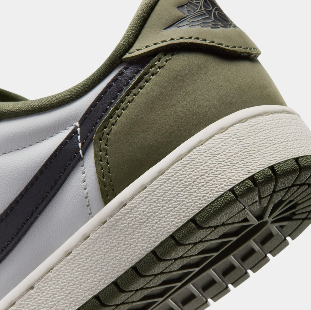 Air Jordan 1 Low OG Medium Olive And Summit White Grade School Lifestyle Shoes (Medium Olive/Black/Summit White/Sail)