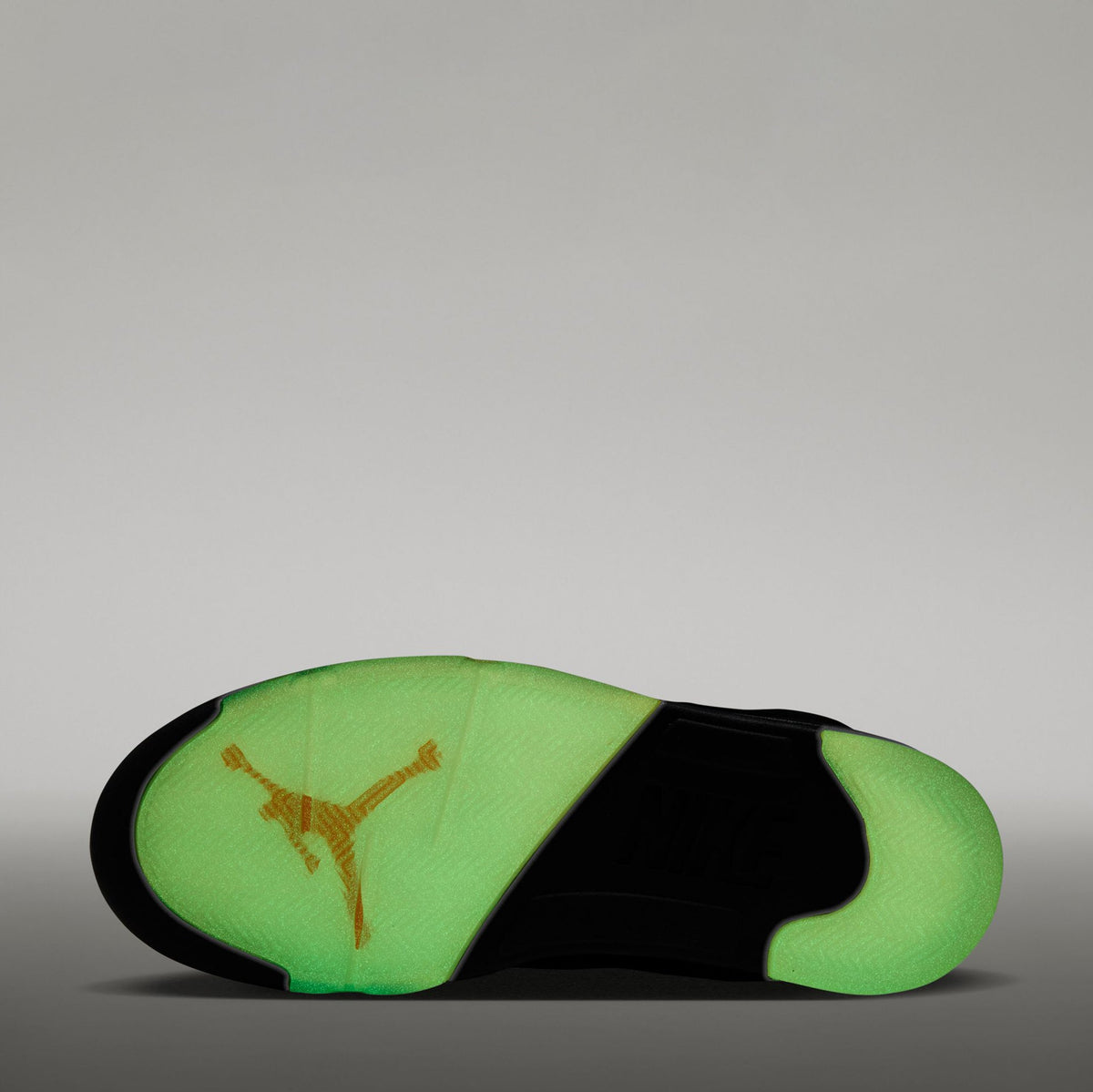 Air Jordan 5 Retro Halloween Mens Lifestyle Shoes (Black/Picante Red/Glow N The Dark)