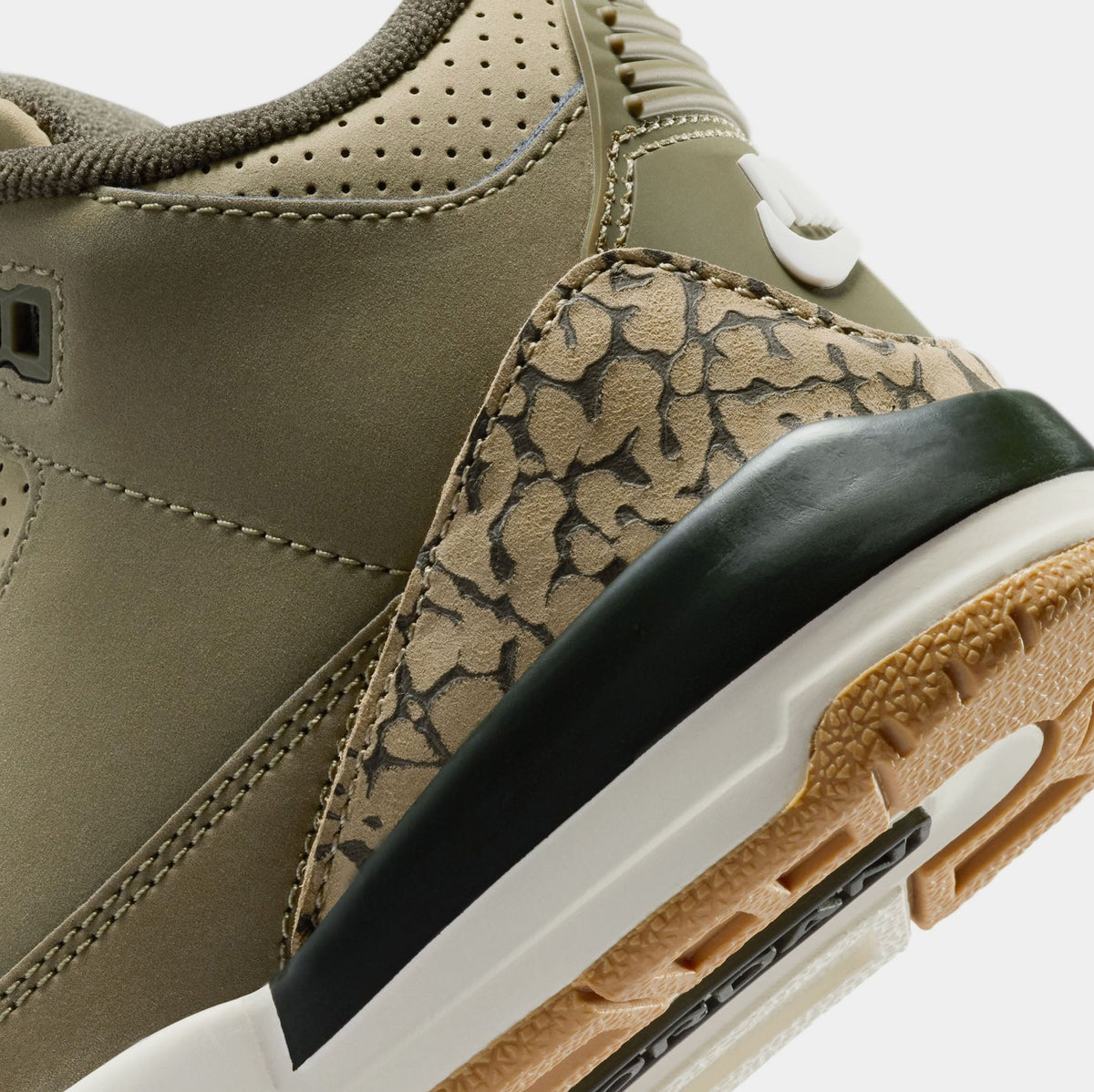 Air Jordan 3 Retro Medium Olive Preschool Lifestyle Shoes (Medium Olive/Sequoia/Neutral Olive/Sail/Total Crimson)