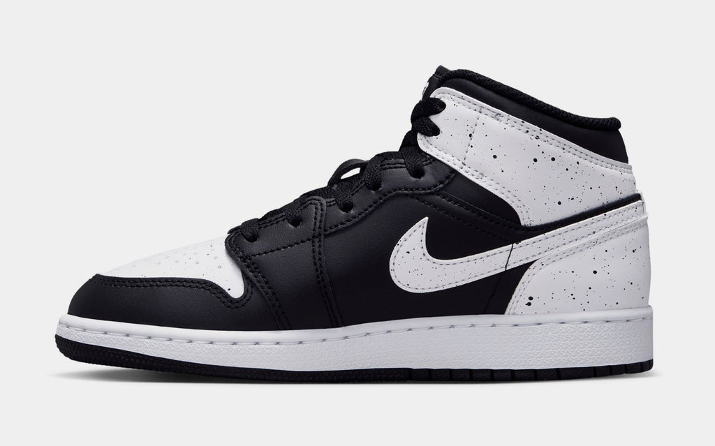 Air Jordan 1 Mid SE Oreo Grade School Lifestyle Shoes (Black/Black/White)