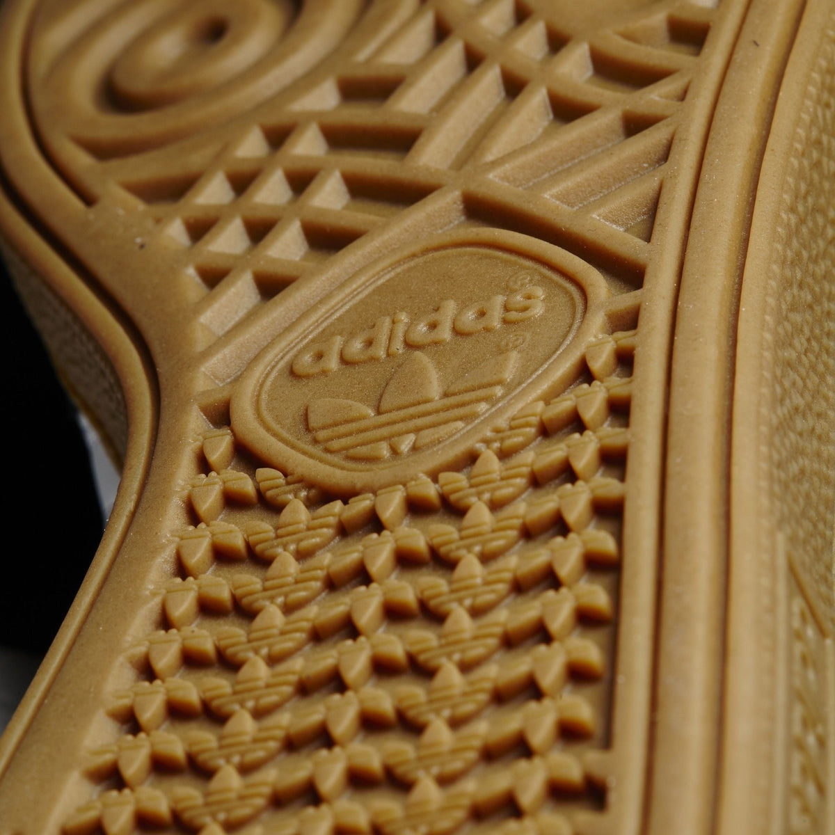 ADIDAS BUSENITZ CORE BLACK / WHITE / GOLD