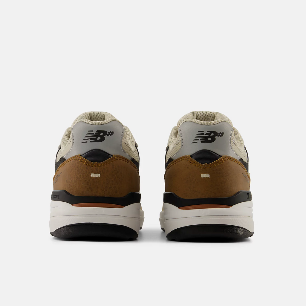 NB NUMERIC REYNOLDS 933 QUICKSAND / SEA SALT
